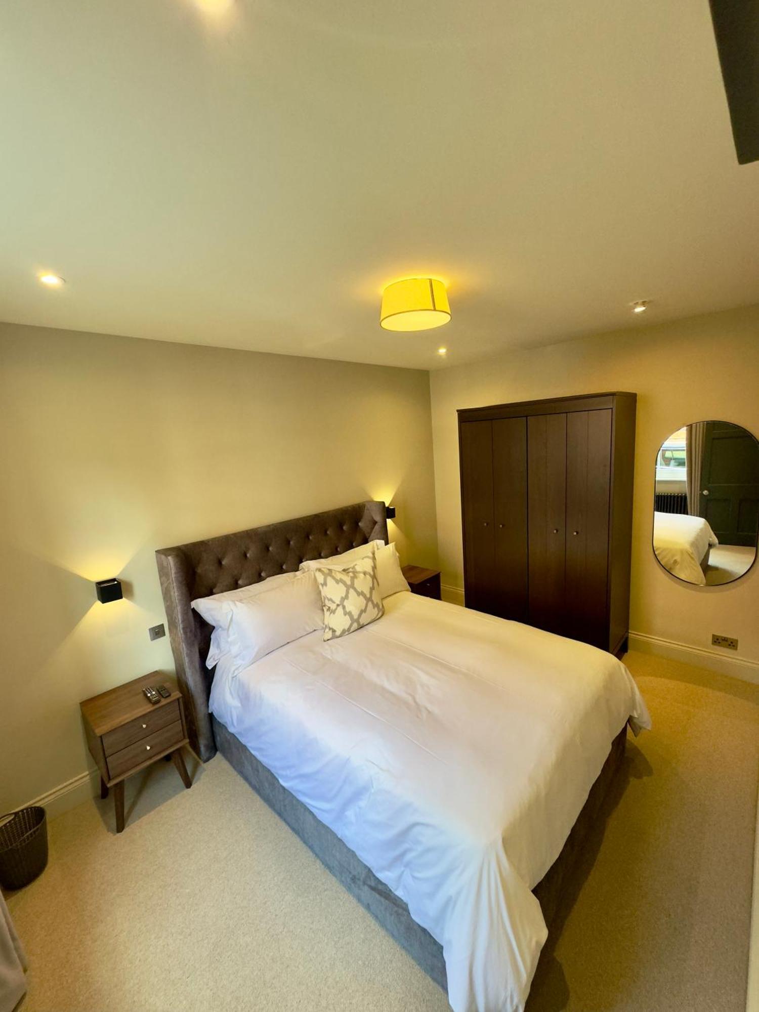 Macbeths Corner High End Luxury Apartment In Centre With Parking Stratford-upon-Avon Buitenkant foto